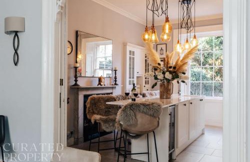 Upper Town Casa | Central Townhouse with Garden & Free Parking