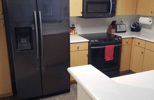 Mililani Mauka - Launani Valley Casa | Central tropical streamside retreat $0 CLEANING FEE. Ask about shorter stays.