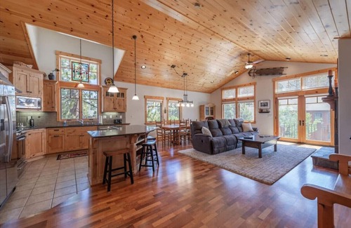 Truckee Casa | Central Truckee Ski Lease!