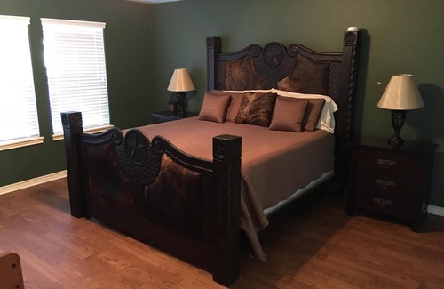 Columbus Otro | Central Texas House en 3 acres con acceso potencial a un rancho de 800 acres