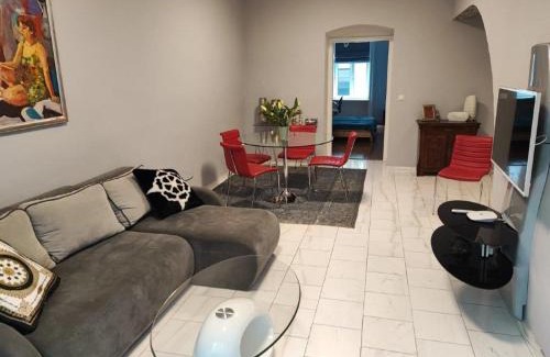 Wieden Apartamento | Central Vienna Apartment with unique 40m2 city garden & self check in