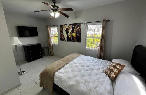 Belize City Casa | CentralCity "Haven" Private Home & Pool
