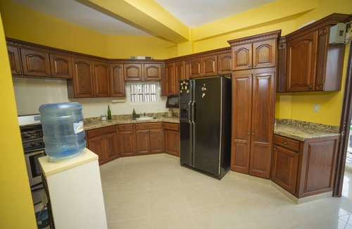 Jarabacoa Apartamento | Centrally Located Lovely 3-bedroom Rental unit with Free parking