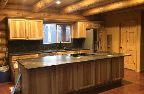 Duck Creek Village Chalet De Esquí | Centrally Located In Duck Creek Close To Restaurant, Shopping, & National Forest