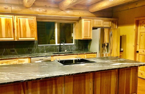 Duck Creek Village Chalet De Esquí | Centrally Located In Duck Creek Close To Restaurant, Shopping, & National Forest
