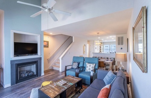Bermuda Bay Casa | Centrally located townhome w/ a resort-style community pool & gorgeous sunsets!