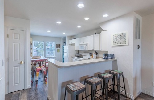 Bermuda Bay Casa | Centrally located townhome w/ a resort-style community pool & gorgeous sunsets!