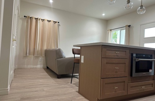 Southwest Anaheim Casa | Centrally locate charming house near major attractions
