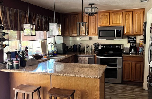 Parkside Casa | Centrally Located Upscale Home with Room for Rent - Great Hosts & Neighborhood
