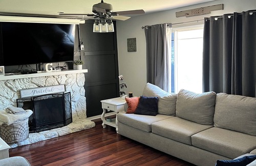 Parkside Casa | Centrally Located Upscale Home with Room for Rent - Great Hosts & Neighborhood