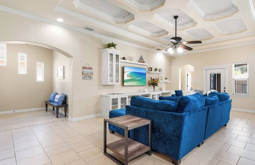 Bay Area Cabina | Centrally located Villa by the Bay with private pool.