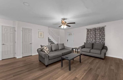 Norfolk - Virginia Beach Casa | Centrally Located 2BR 2Bath Home