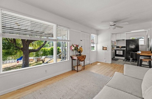 La Crescenta Casa | Centrally Located 2-bedroom, 1-bath Cottage with Mountain Views & Private Deck