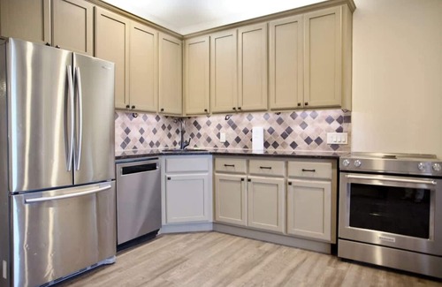 Westfield Casa | Centrally Located Austin Villa with Hot Tub & Gym