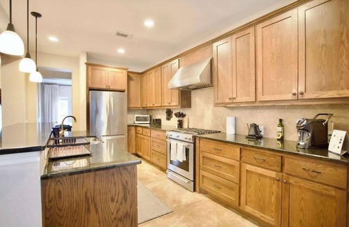 Westfield Casa | Centrally Located Austin Villa with Hot Tub & Gym