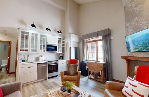 Sun Peaks Hotel | Centrally located, beautifully renovated one-bedroom!