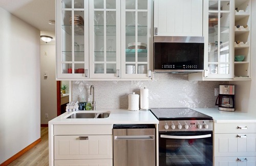 Sun Peaks Hotel | Centrally located, beautifully renovated one-bedroom!