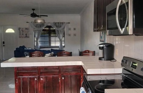 Farmer's Hill Casa | Centrally located family oriented near grocery store, airport, and beach