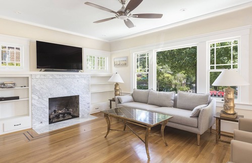 San Anselmo Casa | Centrally located Craftsman home