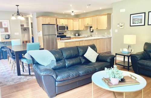 Charlottetown Casa | Centrally Located Bright and Spacious 4 Bedroom with Hot tub