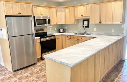 Charlottetown Casa | Centrally Located Bright and Spacious 4 Bedroom with Hot tub