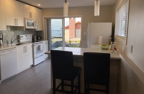 Powell River Apartamento | Centrally located one bedroom with ocean view
