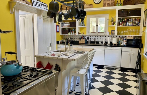 San Rafael Casa | Centrally located charming Victorian