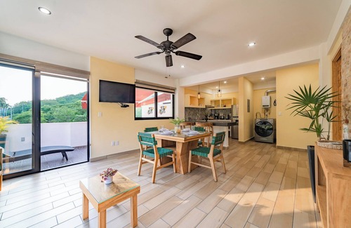R Condominio | Centrally located condo with private plunge pool