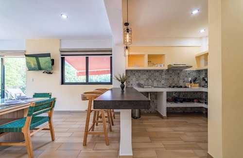 R Condominio | Centrally located condo with private plunge pool