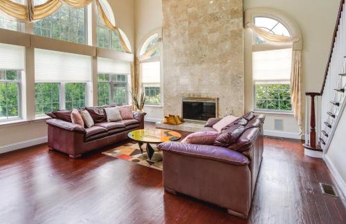 Mainland Casa | Centrally Located Family Home with Pool