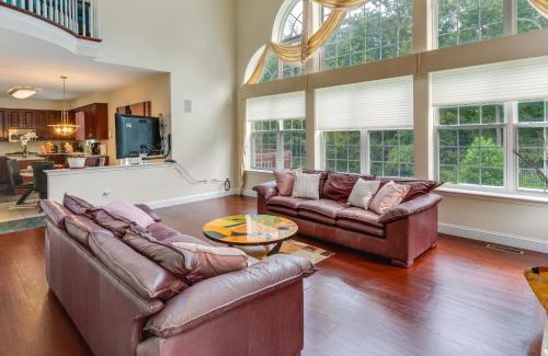 Mainland Casa | Centrally Located Family Home with Pool