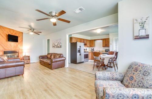 Gonzales Casa | Centrally Located Gonzales Home with Yard!