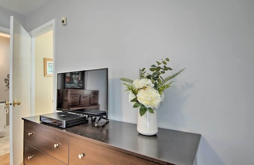 Gurnee Casa | Centrally Located Gurnee Townhome w/ Deck!