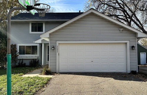 Richfield Casa | Centrally located house in Richfield minutes from MOA, MSP, shops, restaurants