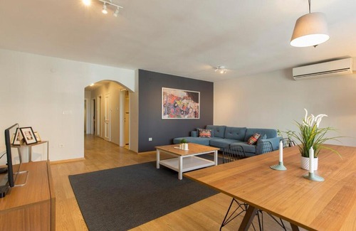Cihangir Apartamento | Centrally Located Huge Apartment In Cihangir