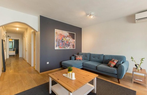 Cihangir Apartamento | Centrally Located Huge Apartment In Cihangir