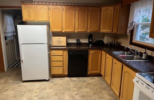 Bridgewater Casa | Centrally located in Bridgewater 3 bedroom Century home!