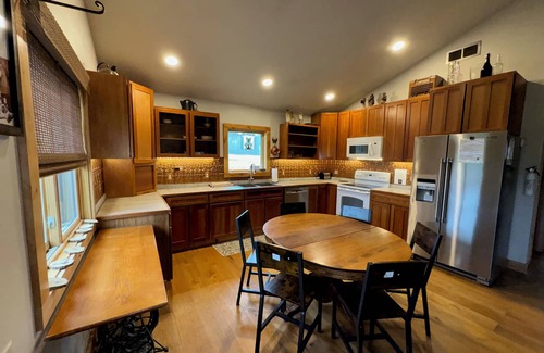 Hill City Cabina | Centrally located in the heart of the Black Hills.