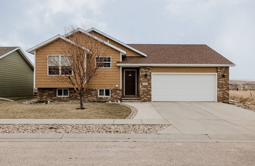 Rapid City Casa | Centrally located in the beautiful Black Hills - 5 min from downtown Rapid City.