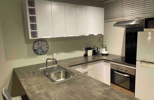 Mount Eden Apartamento | Centrally Located Light-filled Studio w/ Parking