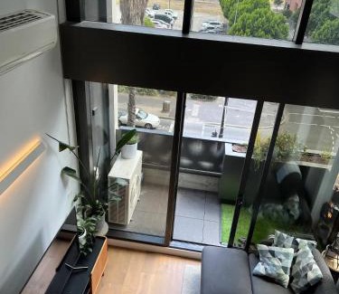Docklands Apartamento | Centrally Located Modern Loft w Free Parking, Infinity Pool, Workspace