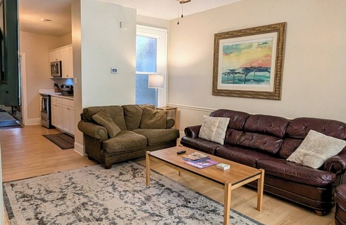 Harrisburg - Hershey Casa | Historic Midtown ~ Walkable ~ Spacious ~ Off-Street Parking Spot