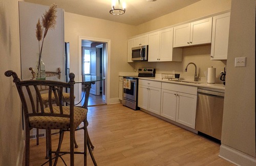 Harrisburg - Hershey Casa | Historic Midtown ~ Walkable ~ Spacious ~ Off-Street Parking Spot