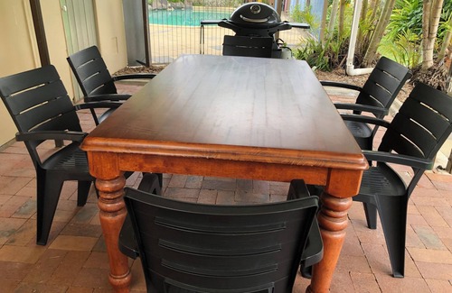 Walkervale Casa | Centrally located, pet friendly with a pool.