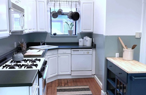 North Berkeley Casa | Cortijo moderno pacífico situado en el centro (2. 5bd / 1ba)