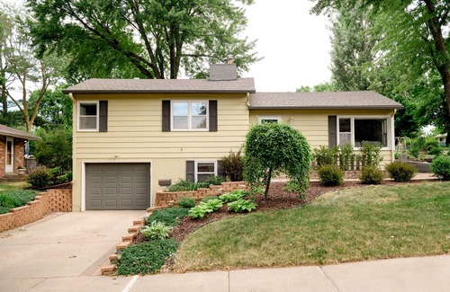 Sioux Falls Casa | Centrally located, spacious, updated home with room to Entertain!