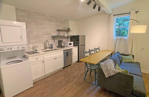Weatherford Cabina | Centrally Located Urban Cabin 1Bedroom KING bed