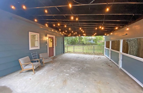 Weatherford Cabina | Centrally Located Urban Cabin 1Bedroom KING bed