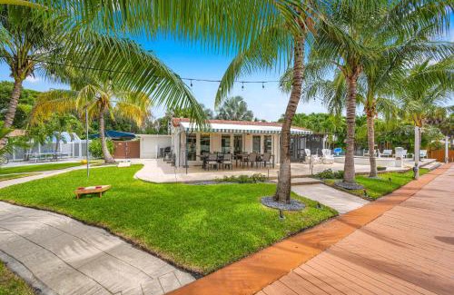 South New River Isles Casa | Centrally located Heated Pool Riverside View Access Citrus Key H0MES