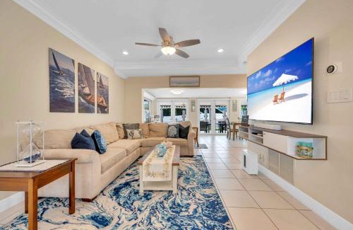 South New River Isles Casa | Centrally located Heated Pool Riverside View Access Citrus Key H0MES